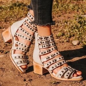 Freebird by Steven Casandra Beige Gray Leather Strappy Sandal Style Boots
